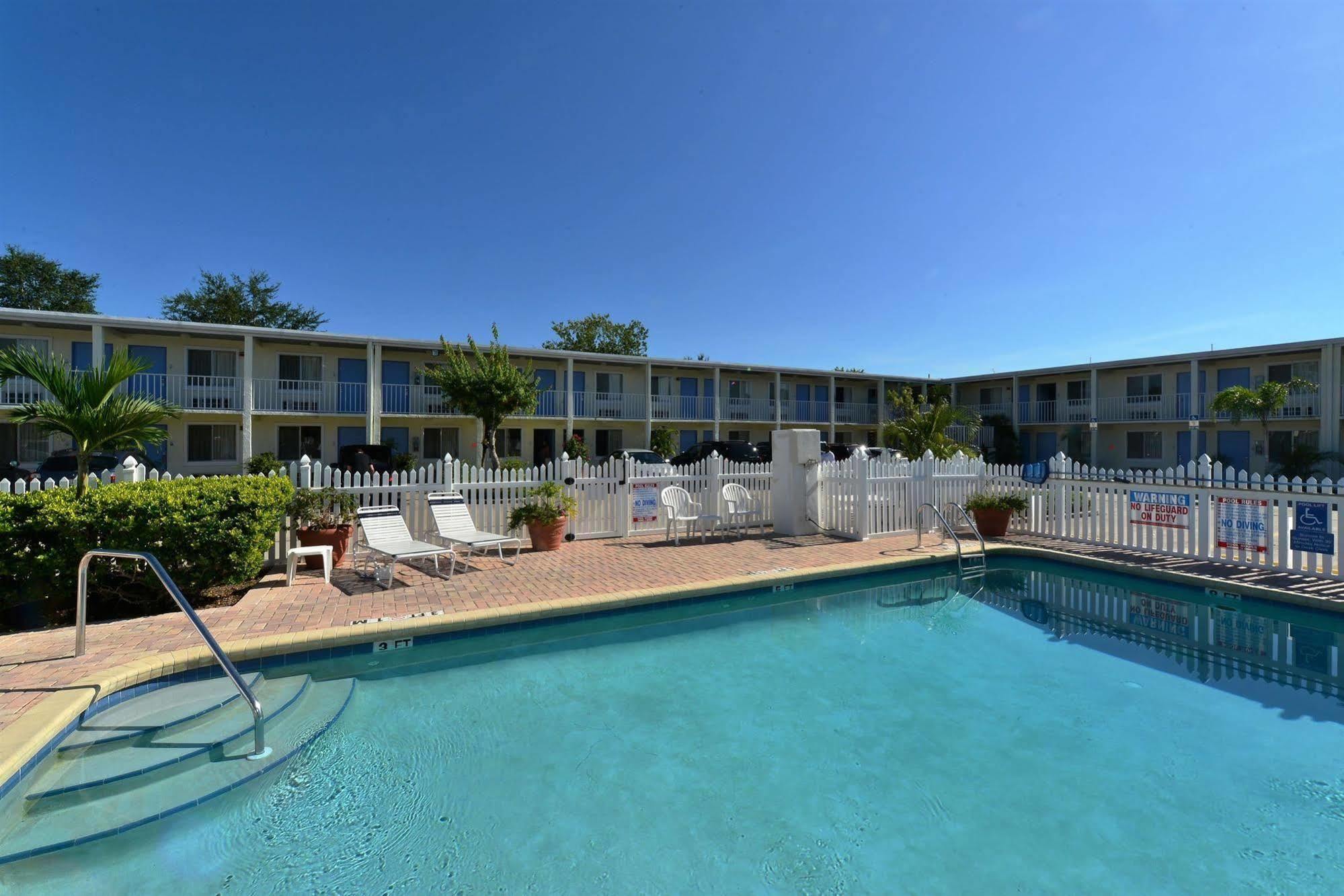 Americas Best Value Inn Bradenton-Sarasota Exterior photo
